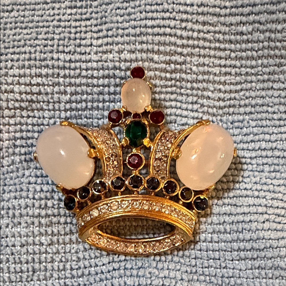 Vintage Trifari crown brooch by Alfred Philippe Gold Plated & Multicolor stones